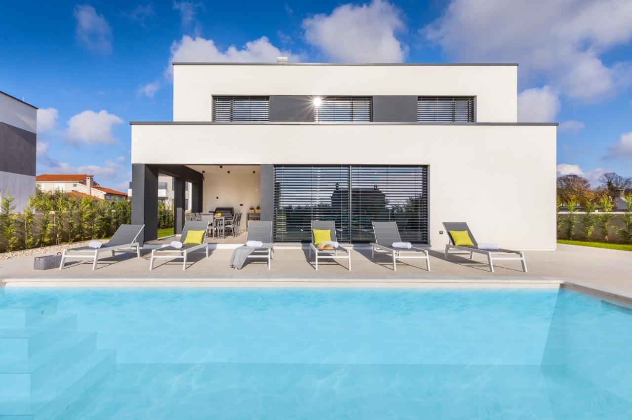 Amazing Private Villa With Outdoor Swimming Pool In Воднян Экстерьер фото